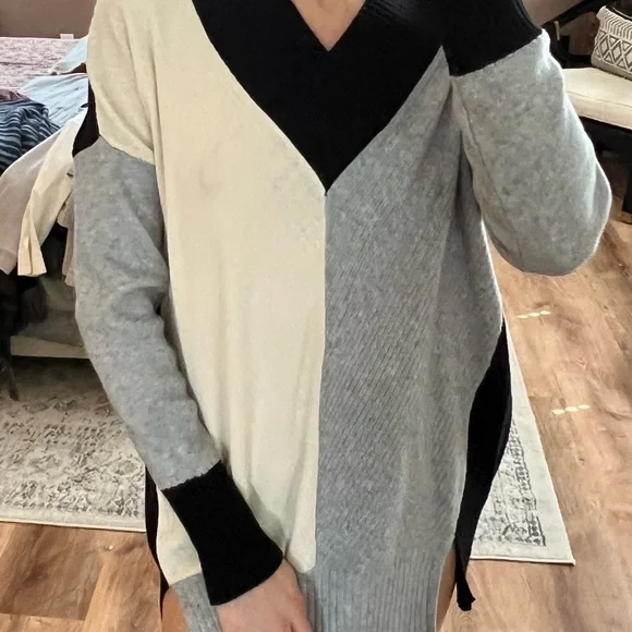 Stitchdrop color block sweater v neck - Picture 2 of 7